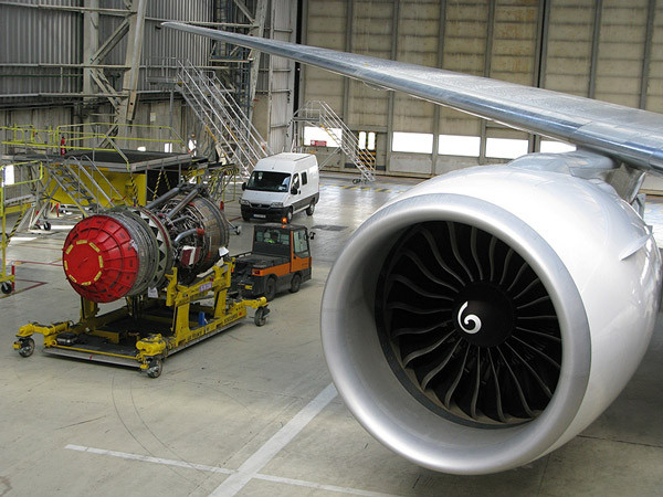 Motor a reacci&oacute;n GE90-94B