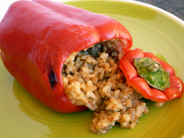 Pimientos rellenos de arroz y Carne